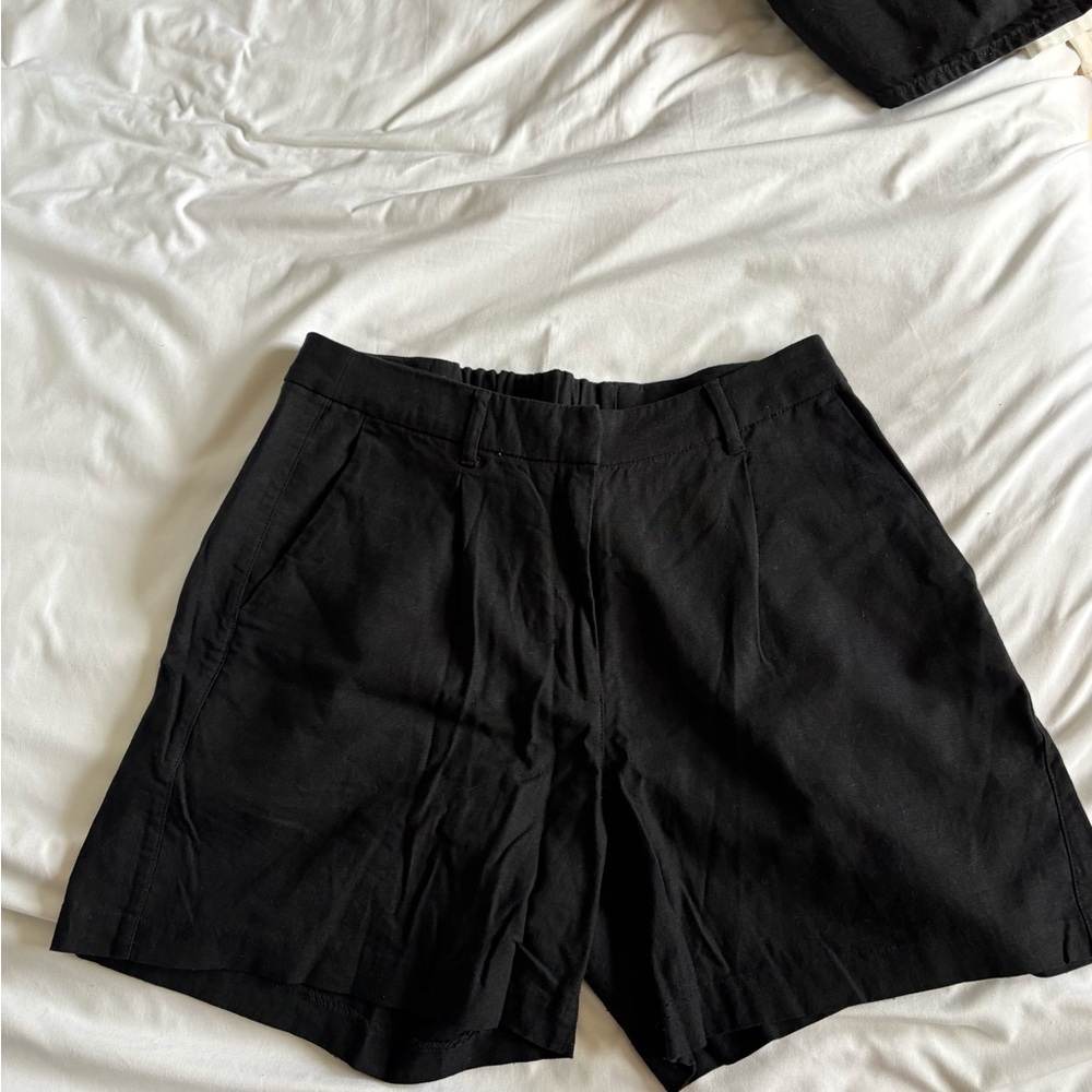 Linen Women’s Classic Black Shorts
